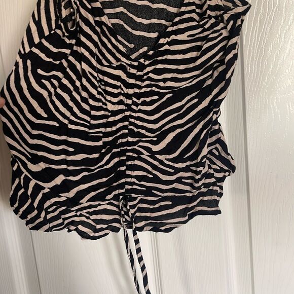 H&M cream and black drawstring zebra print top size 6 - Picture 6 of 6